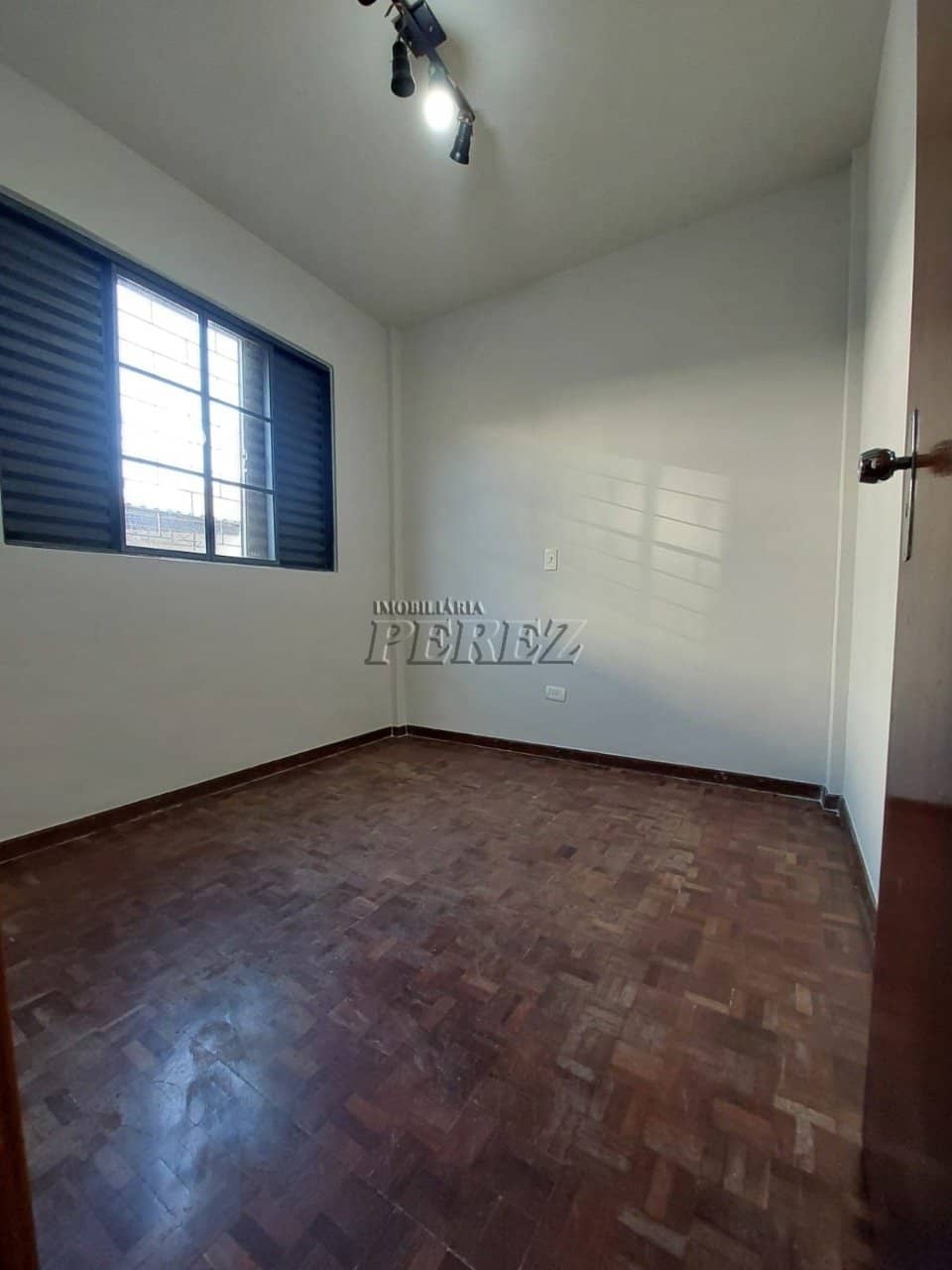 Apartamento térreo a venda com 3 quartos na Rua Ucrânia - conforto e localização valorizada em Londrina - Foto 4