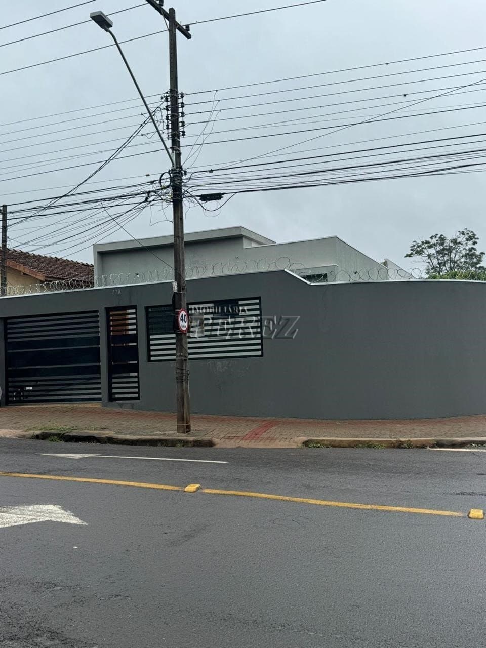 Venda de Casa de esquina com terreno amplo - conforto e potencial em localização estratégica! - Foto 3