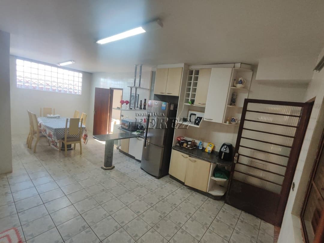 Venda de Sobrado Espaçoso no Campo Belo - Ideal para Morar ou Investir, com Piscina e Zoneamento Comercial! - Foto 4