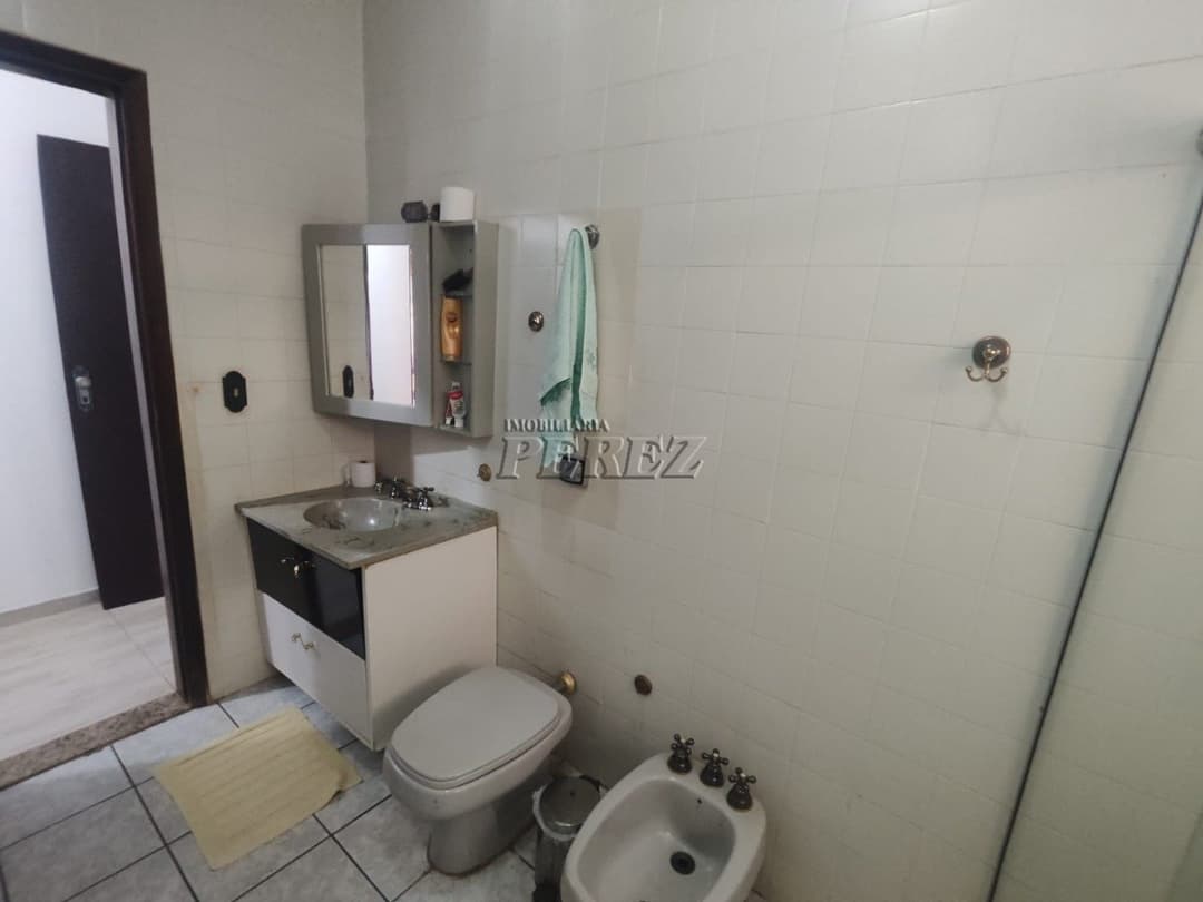 Venda de Sobrado Espaçoso no Campo Belo - Ideal para Morar ou Investir, com Piscina e Zoneamento Comercial! - Foto 15