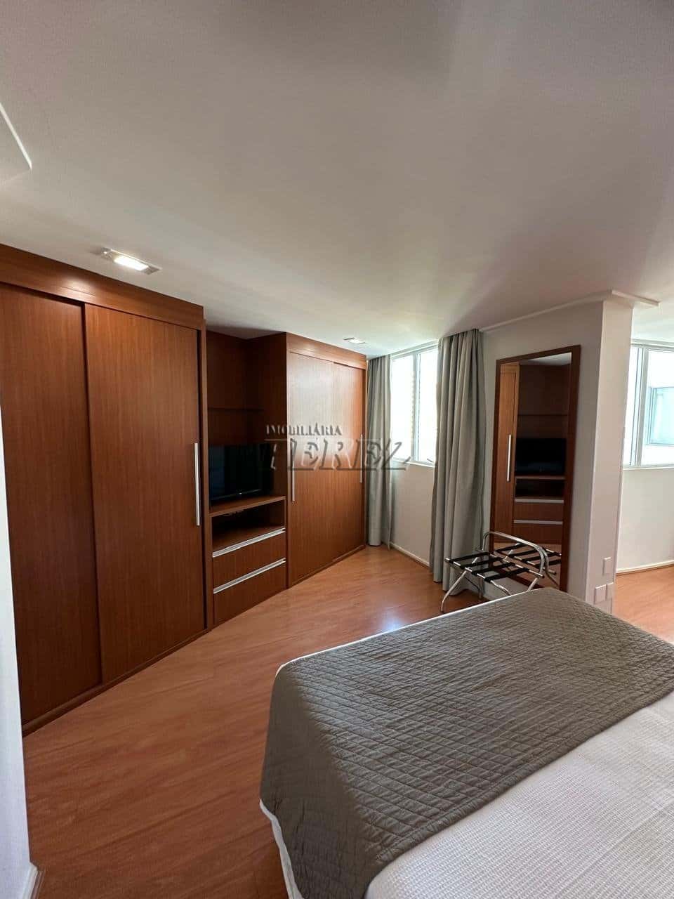 Flat à venda no Boulevard Hotel no centro de Londrina — foto principal