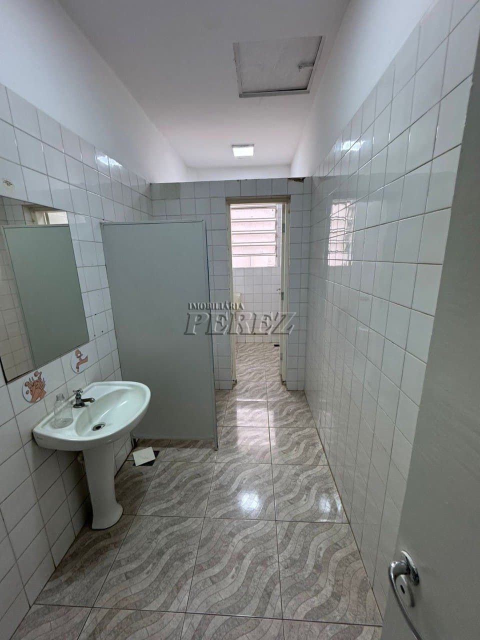 Sala comercial para alugar na Alameda Manoel Ribas no centro de Lodrina. - Foto 11