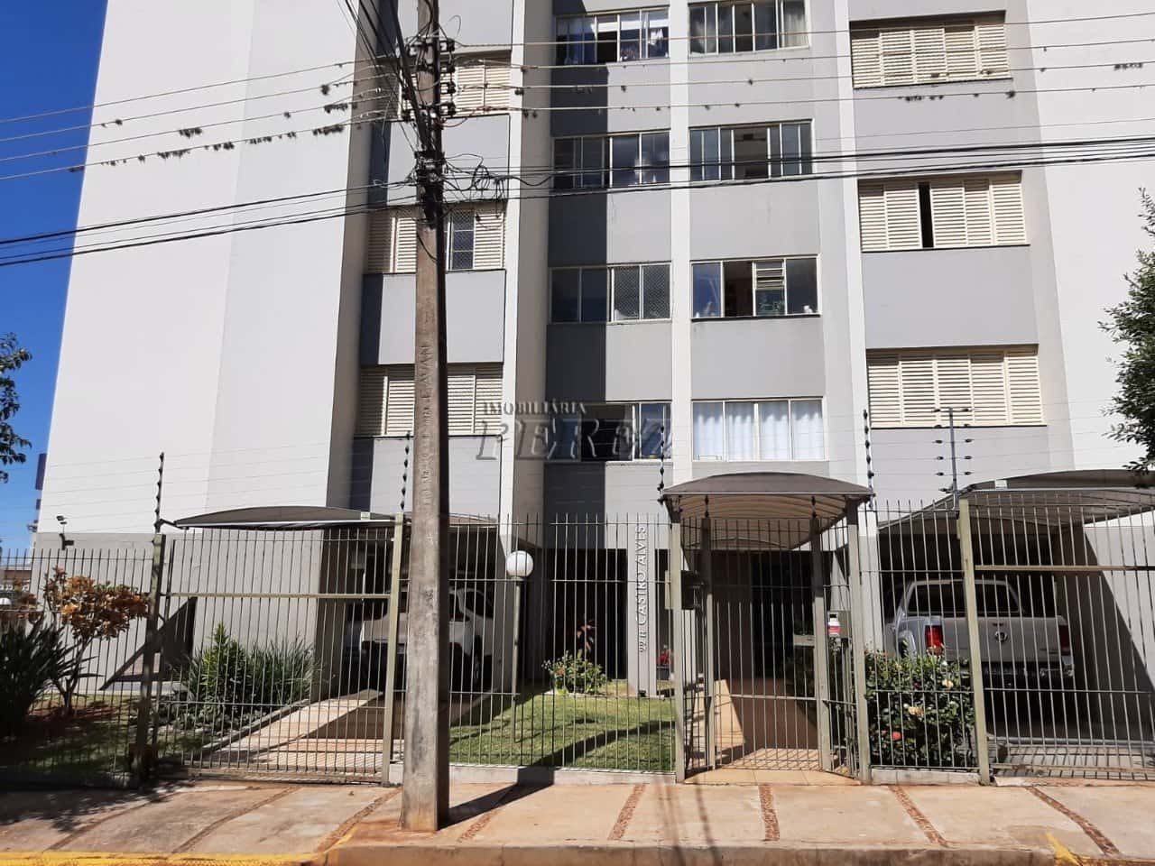 Apartamento à venda no Edifício Castro Alves no centro de Londrina — foto principal