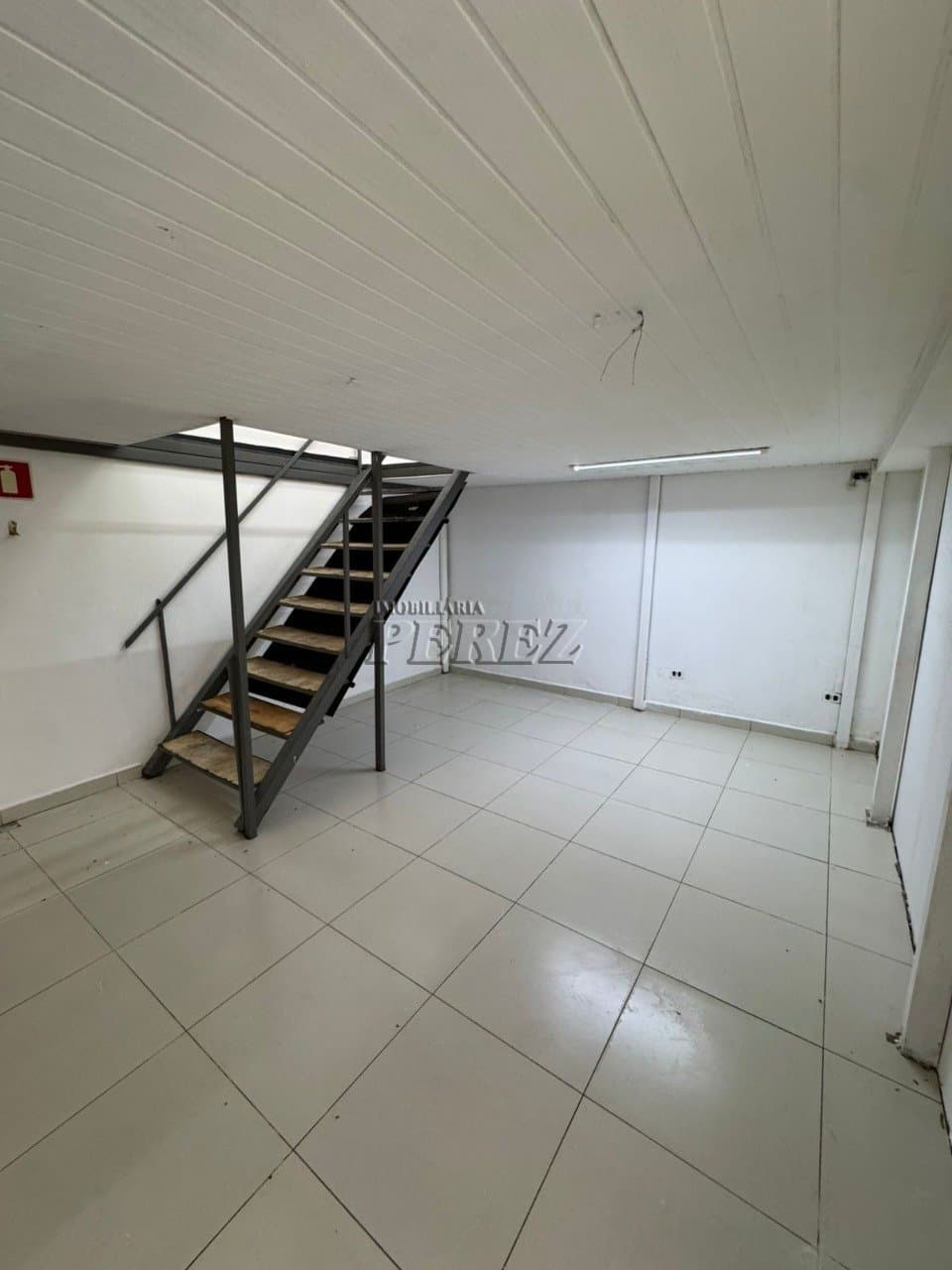 Sala comercial para alugar na Rua Sergipe no centro de Londrina. - Foto 2