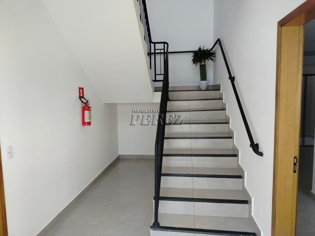 Apartamento para alugar no bairro Interlagos, região leste de Londrina - Foto 3