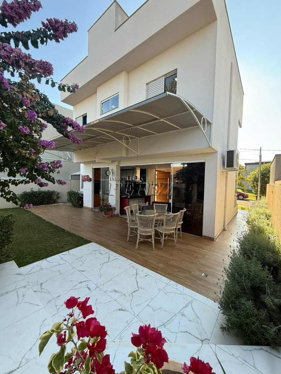 Sobrado a venda no Morada das Flores (Rosas) - 3 Quartos, Escritório e Hidromassagem - Foto 0