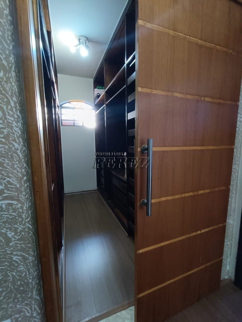 Sobrado à Venda - Espaço, Versatilidade e Sofisticação em Londrina - Foto 13