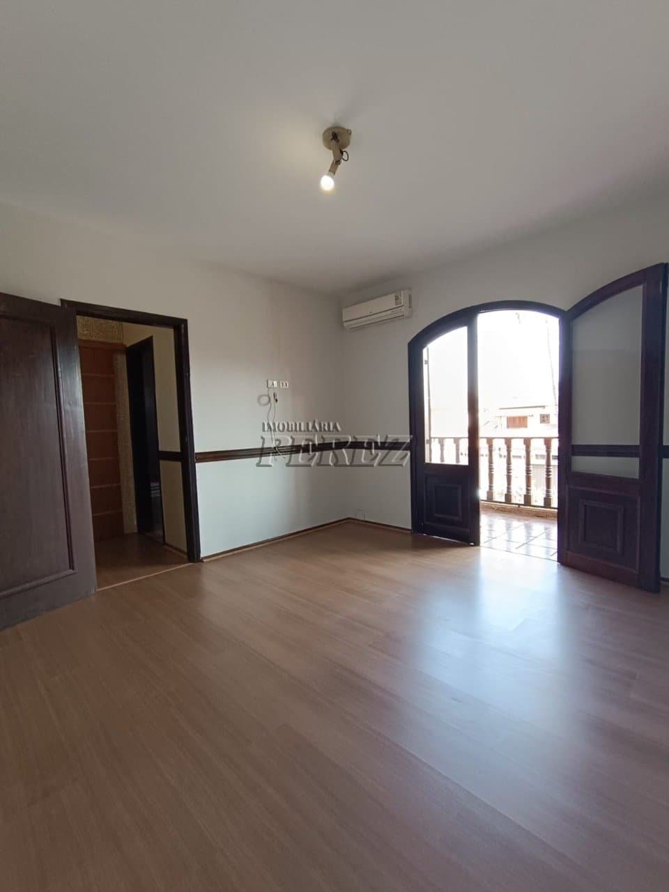 Sobrado à Venda - Espaço, Versatilidade e Sofisticação em Londrina - Foto 6