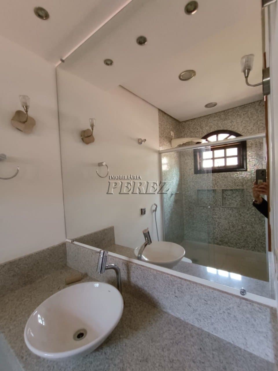 Sobrado à Venda - Espaço, Versatilidade e Sofisticação em Londrina - Foto 25