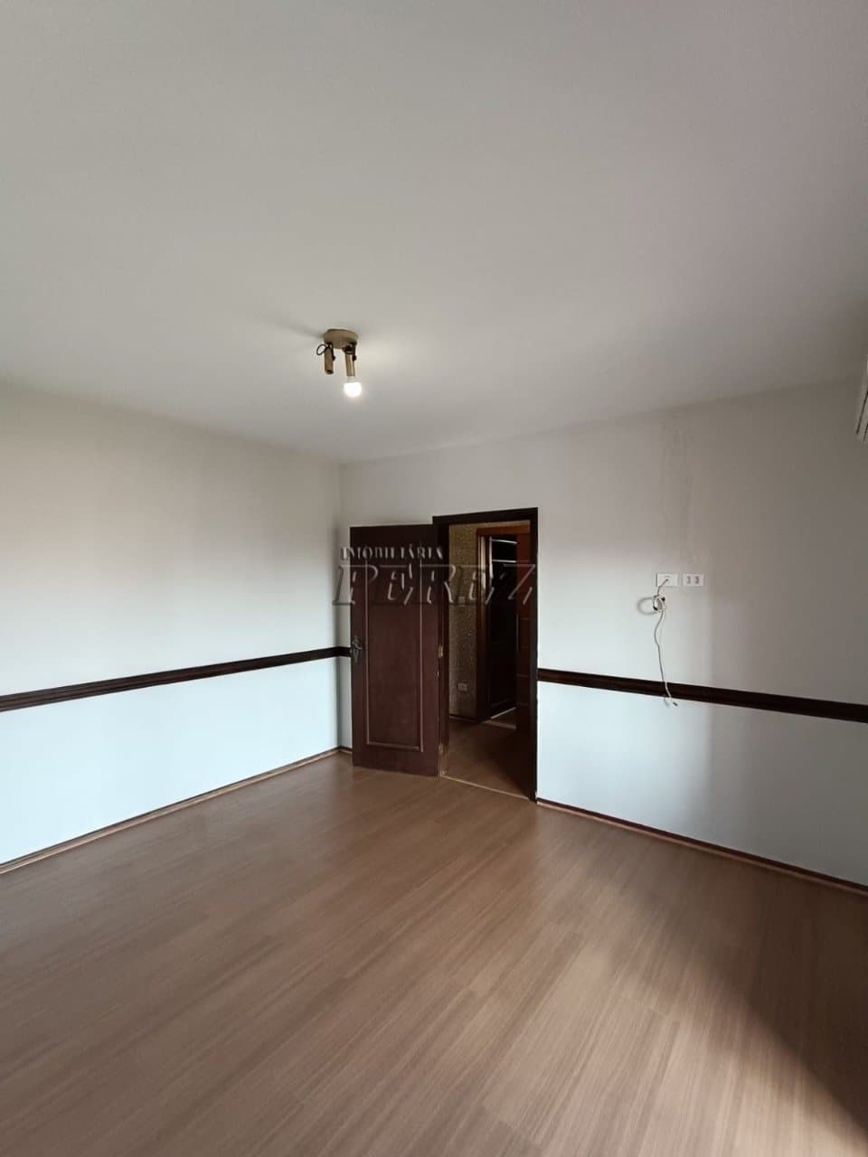 Sobrado à Venda - Espaço, Versatilidade e Sofisticação em Londrina - Foto 12