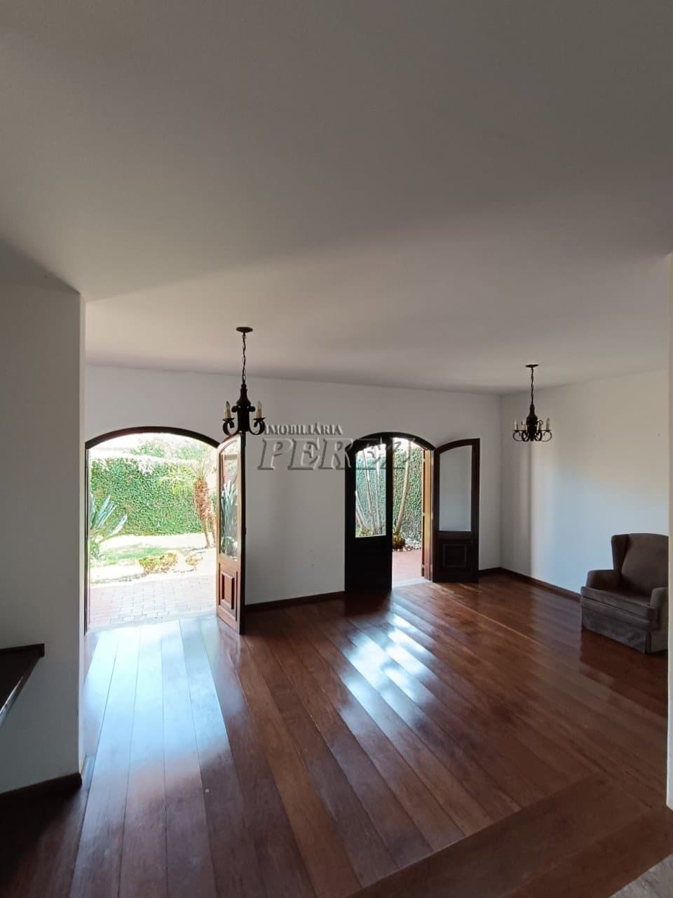 Sobrado à Venda - Espaço, Versatilidade e Sofisticação em Londrina - Foto 4