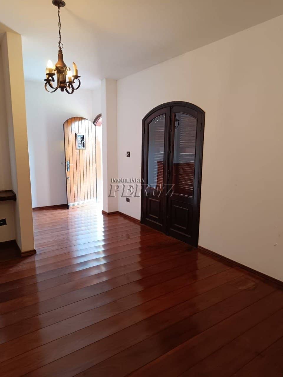 Sobrado à Venda - Espaço, Versatilidade e Sofisticação em Londrina - Foto 3