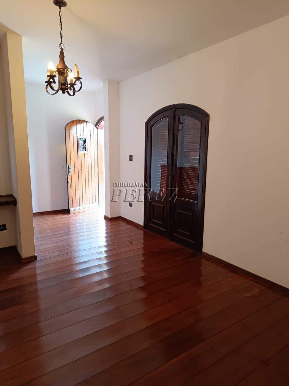 Sobrado à Venda - Espaço, Versatilidade e Sofisticação em Londrina - Foto 3