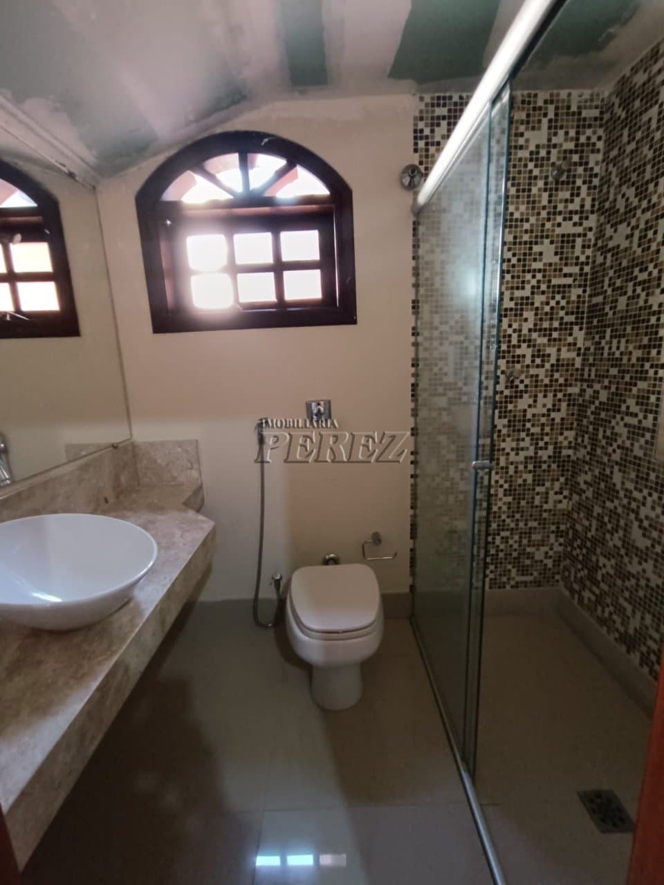 Sobrado à Venda - Espaço, Versatilidade e Sofisticação em Londrina - Foto 26