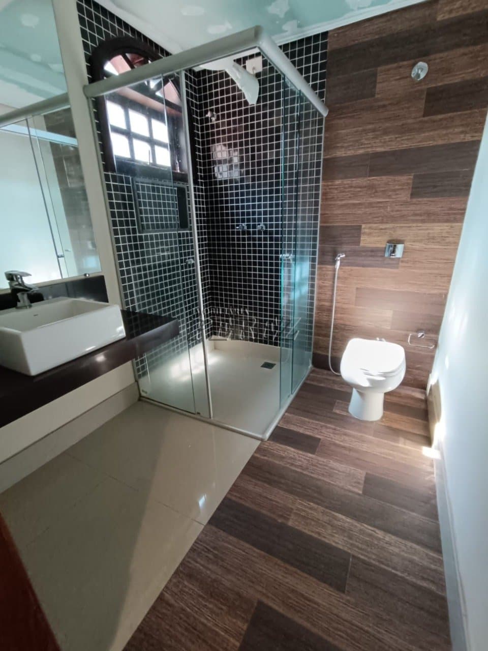 Sobrado à Venda - Espaço, Versatilidade e Sofisticação em Londrina - Foto 23