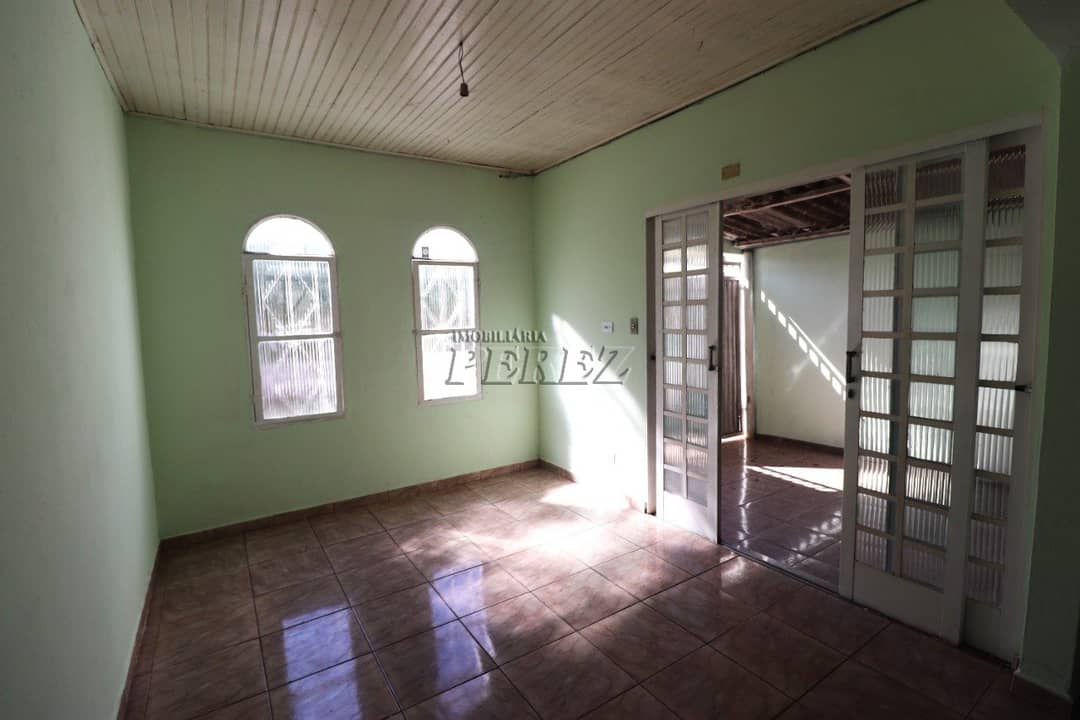 Casa à Venda - Ampla, Funcional e com Edícula Completa em Londrina - Foto 4