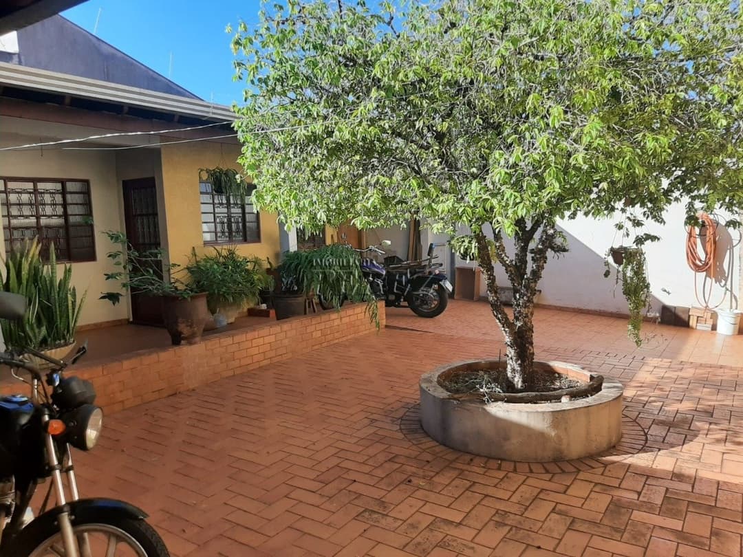 Sobrado à venda. Residencial e Comercial - Espaço, versatilidade e ótima localização em Londrina! - Foto 1