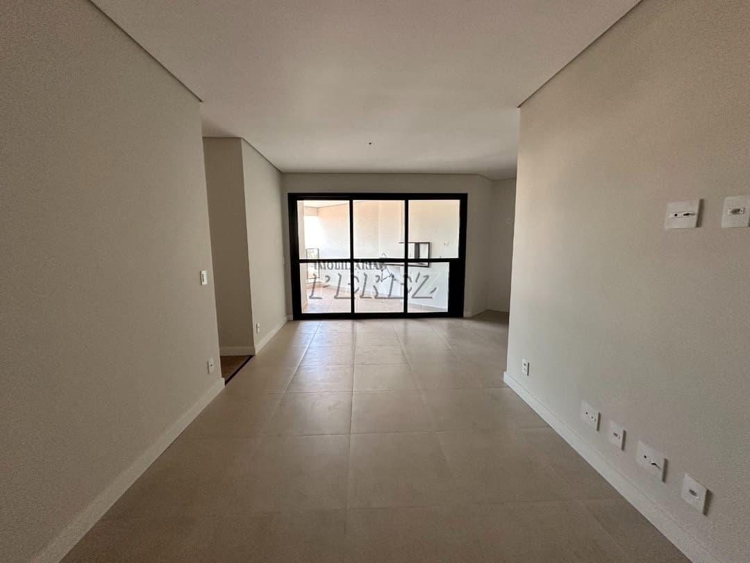 Apartamento de três quartos para alugar no centro de Londrina - Foto 2