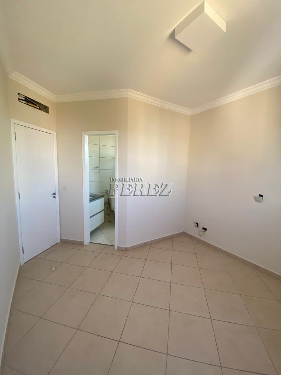 Apartamento à Venda no Edifício Bella Fonte - 3 Dormitórios com 1 Suíte e 2 Vagas de Garagem! - Foto 2
