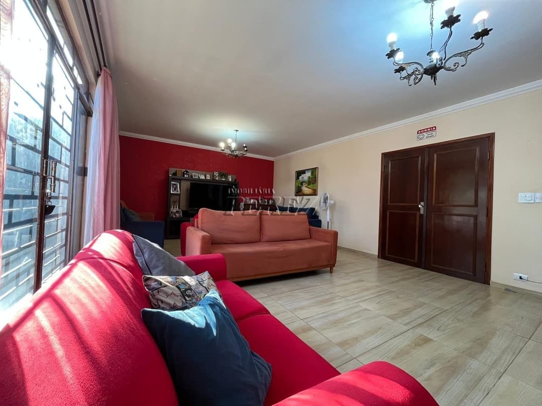 Casa à venda, ampla na Zona Leste de Londrina - 3 dormitórios, suíte e 330m² de área privativa - Foto 1