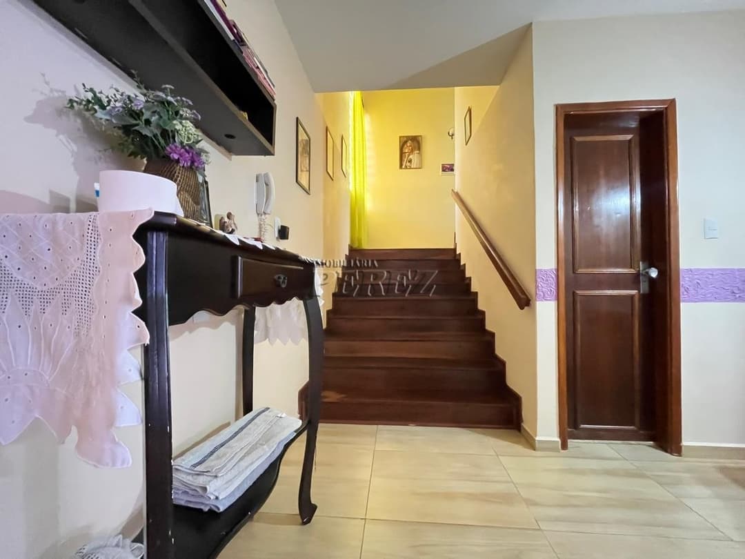 Casa à venda, ampla na Zona Leste de Londrina - 3 dormitórios, suíte e 330m² de área privativa - Foto 3