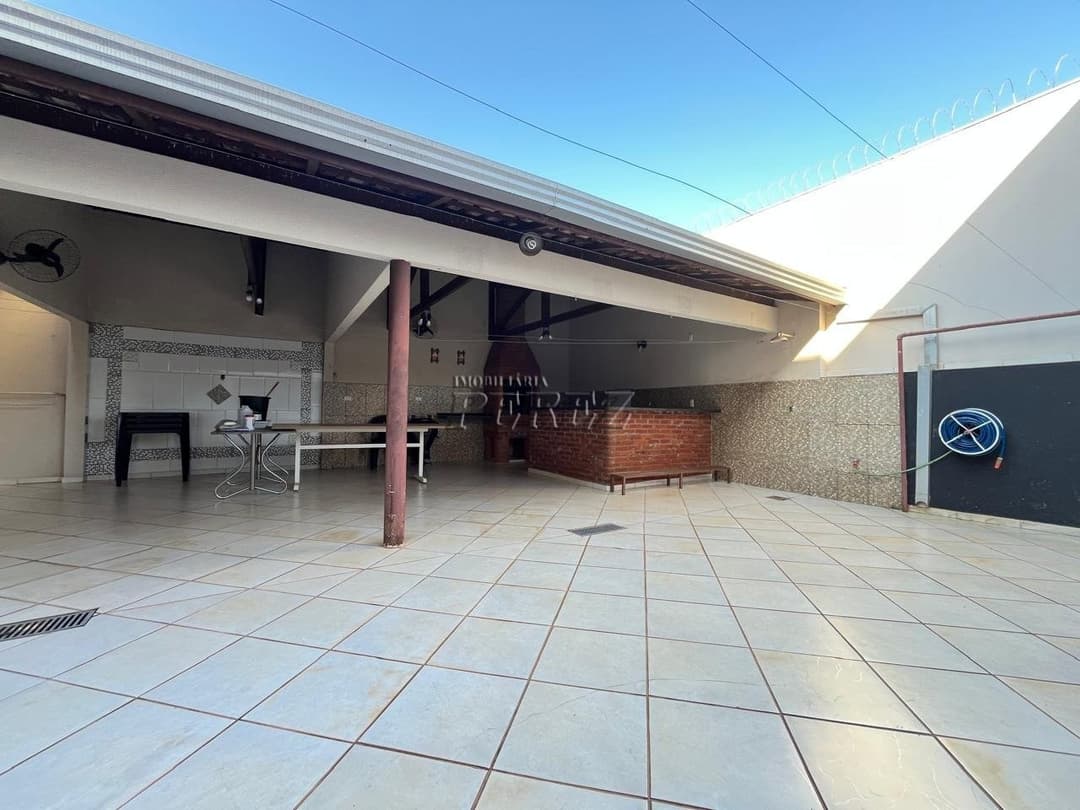 Casa à venda, ampla na Zona Leste de Londrina - 3 dormitórios, suíte e 330m² de área privativa - Foto 4