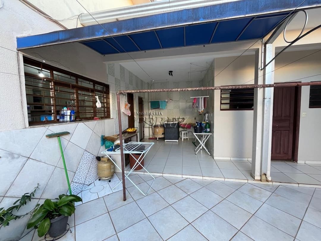 Casa à venda, ampla na Zona Leste de Londrina - 3 dormitórios, suíte e 330m² de área privativa - Foto 5