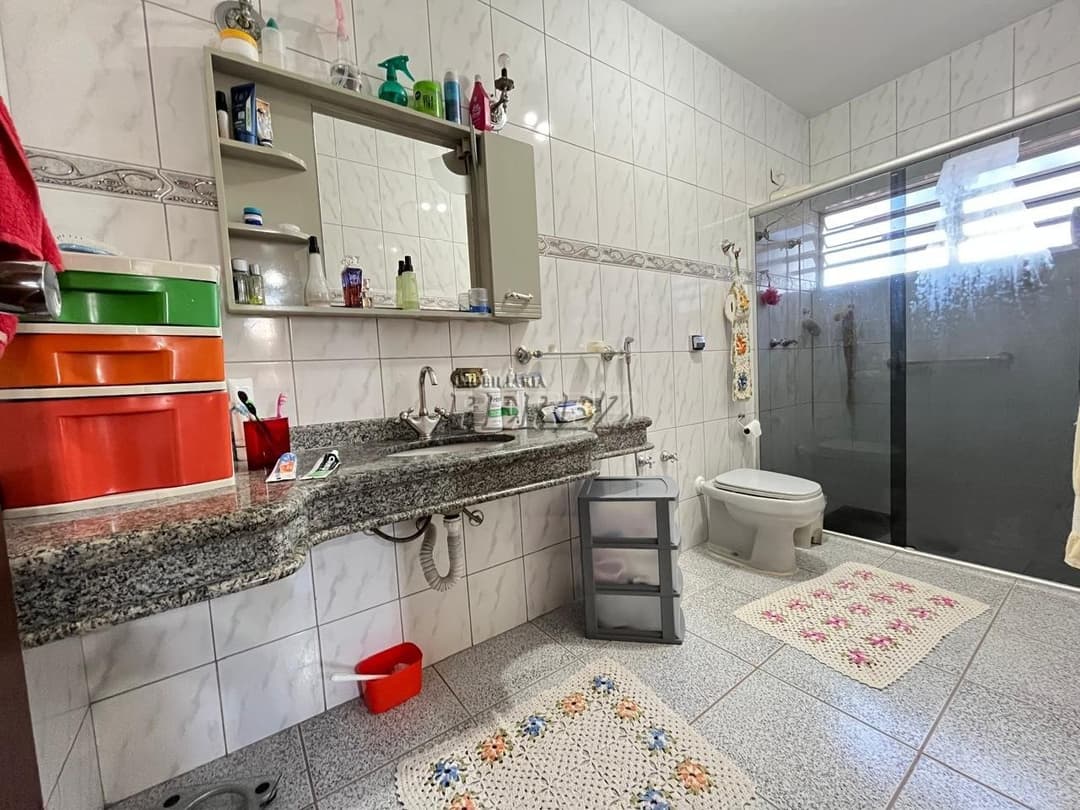 Casa à venda, ampla na Zona Leste de Londrina - 3 dormitórios, suíte e 330m² de área privativa - Foto 6
