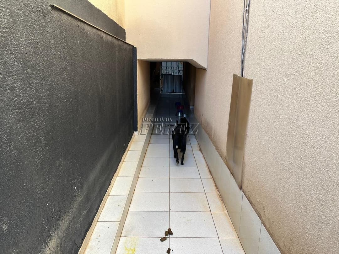 Casa à venda, ampla na Zona Leste de Londrina - 3 dormitórios, suíte e 330m² de área privativa - Foto 9