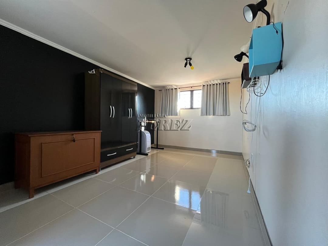 Casa à venda, ampla na Zona Leste de Londrina - 3 dormitórios, suíte e 330m² de área privativa - Foto 10