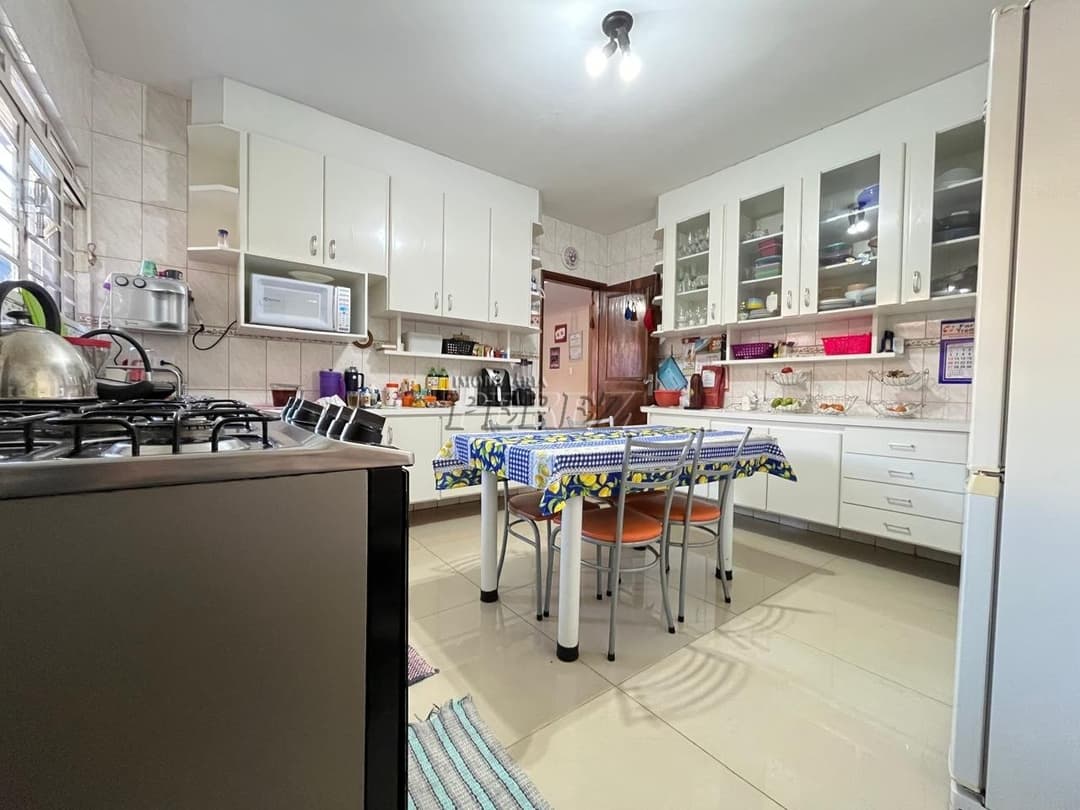 Casa à venda, ampla na Zona Leste de Londrina - 3 dormitórios, suíte e 330m² de área privativa - Foto 11