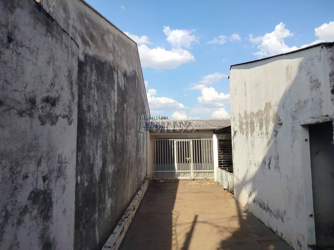 Casa à venda com Dois imóveis - 2 Dormitórios na Frente e 2 nos Fundos com Churrasqueira - Foto 8