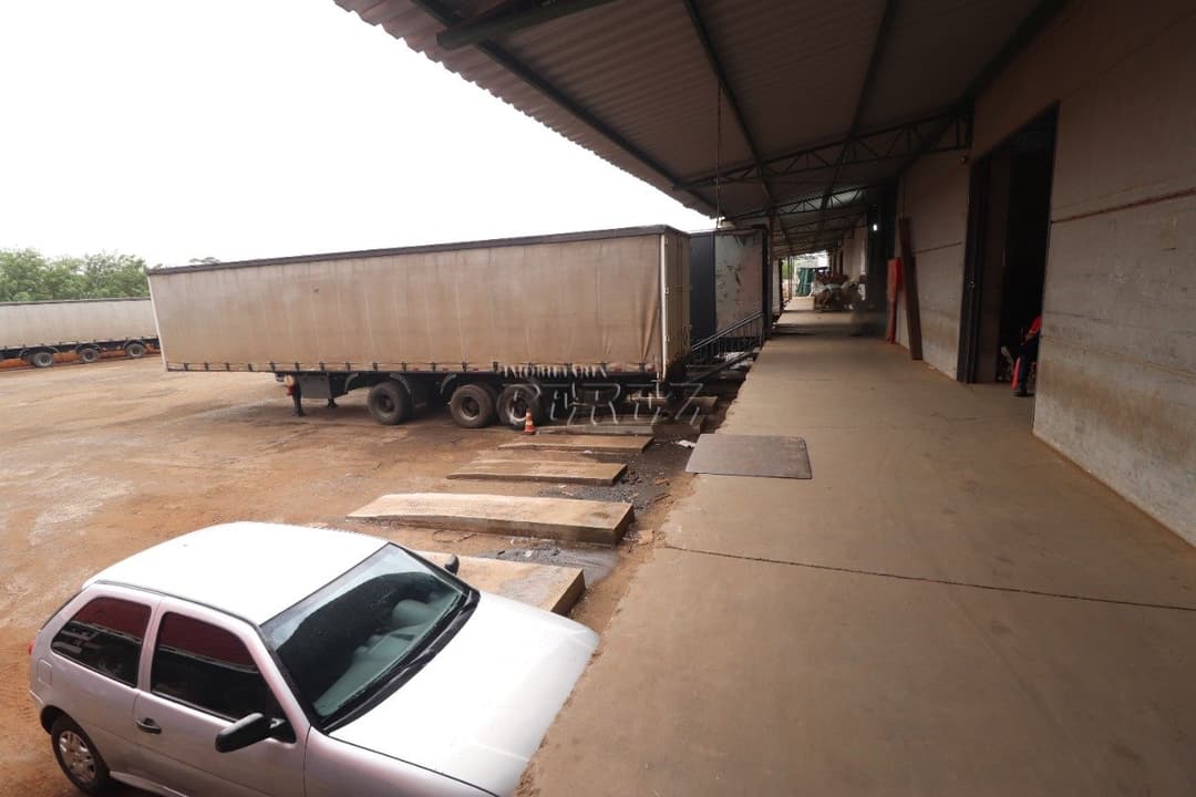 Barracão com doca e pátio em condomínio fechado para alugar na vila Yara, região central de Londrina - Foto 12