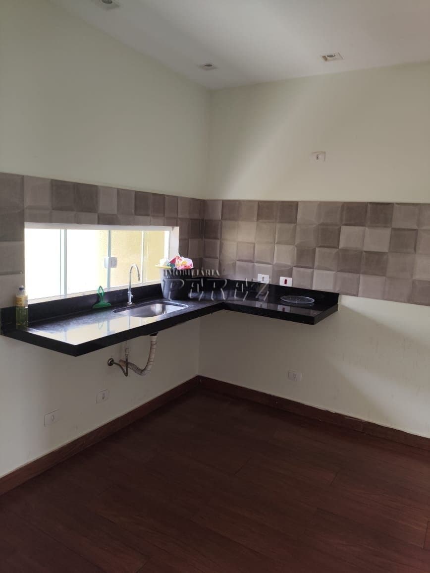 Sobrado à Venda com Ampla Área e Suíte no Heimtal Park em Londrina - Foto 4