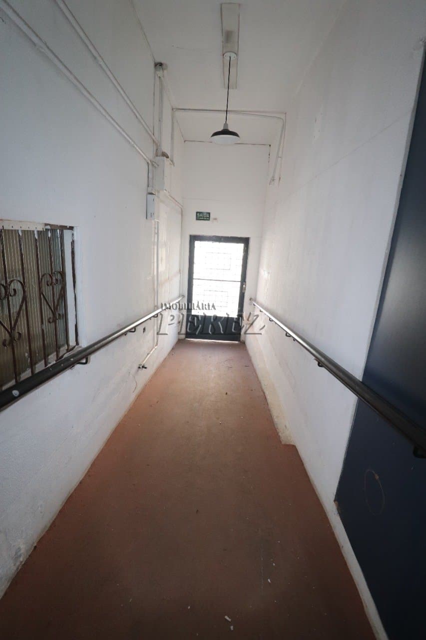 Imóvel comercial para alugar na Rua Montese no centro de Londrina - Foto 6