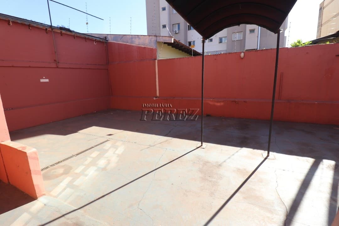 Imóvel comercial para alugar na Rua Montese no centro de Londrina - Foto 12