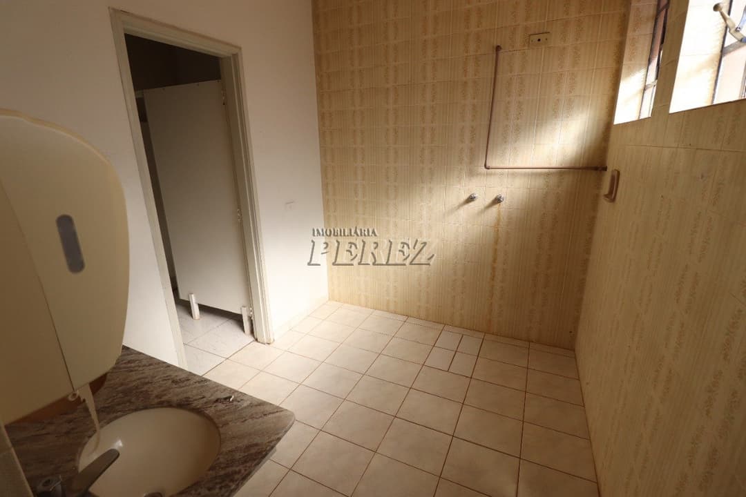 Imóvel comercial para alugar na Rua Montese no centro de Londrina - Foto 19