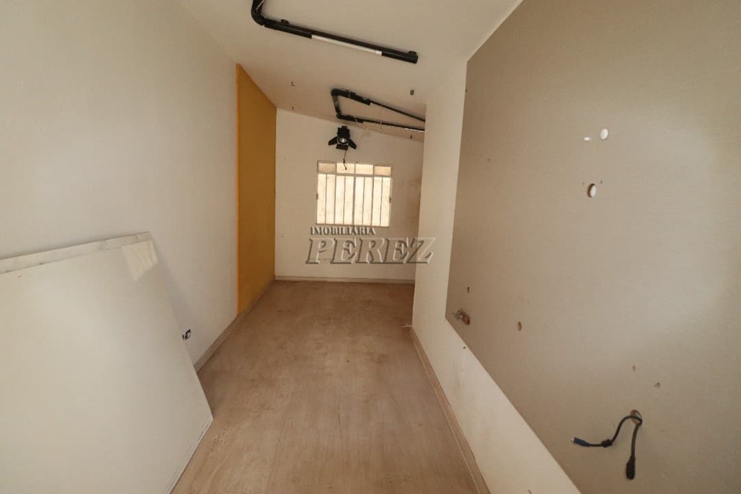 Imóvel comercial para alugar na Rua Montese no centro de Londrina - Foto 24
