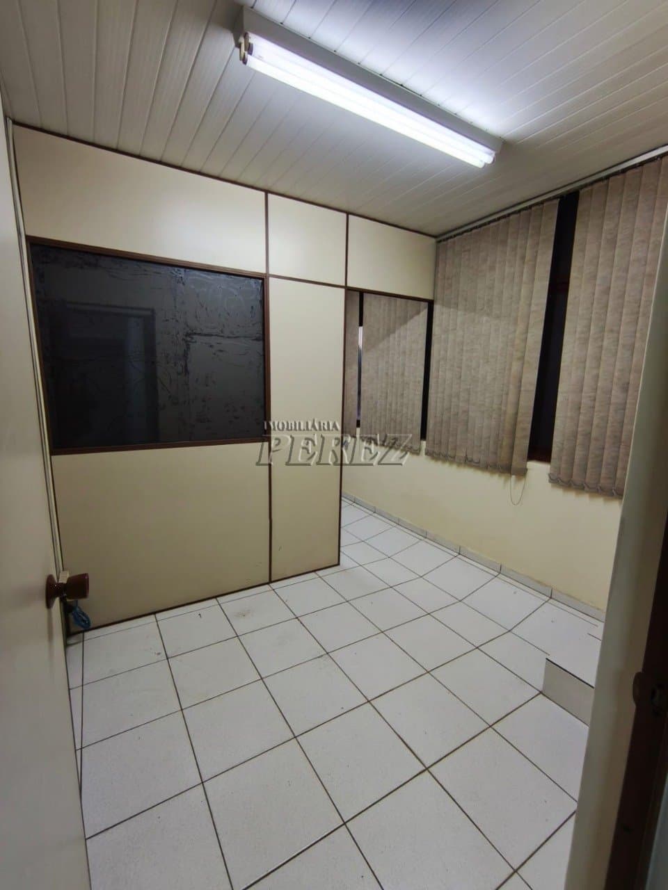 Sala Comercial Versátil no Centro de Londrina - Rua Mato Grosso, Próximo à Santa Casa - Foto 6