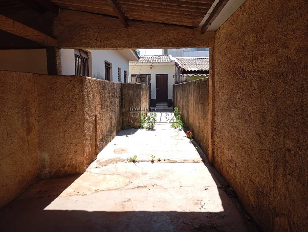 Casa de fundos para alugar na região leste de Londrina - Foto 0