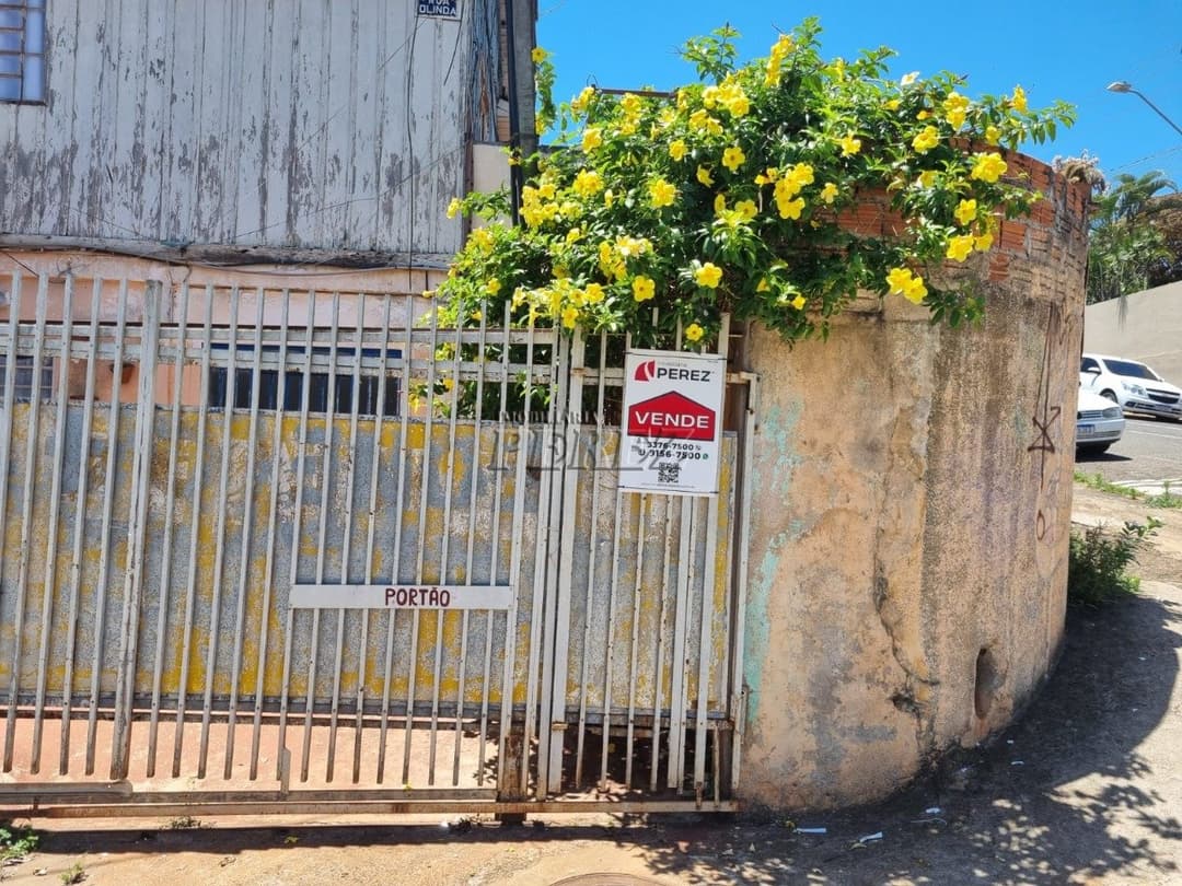 Terreno à venda com casa de madeira na região central de Londrina - investimento com excelente localização! - Foto 0