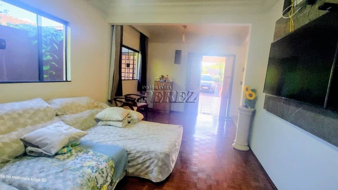 Casa à venda, com piscina e amplo terreno no Bairro Piza - conforto e lazer na Zona Sul de Londrina! - Foto 1