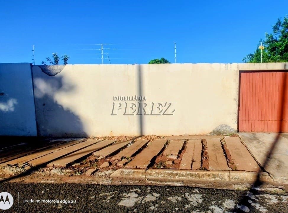 Casa à venda, com piscina e amplo terreno no Bairro Piza - conforto e lazer na Zona Sul de Londrina! - Foto 0