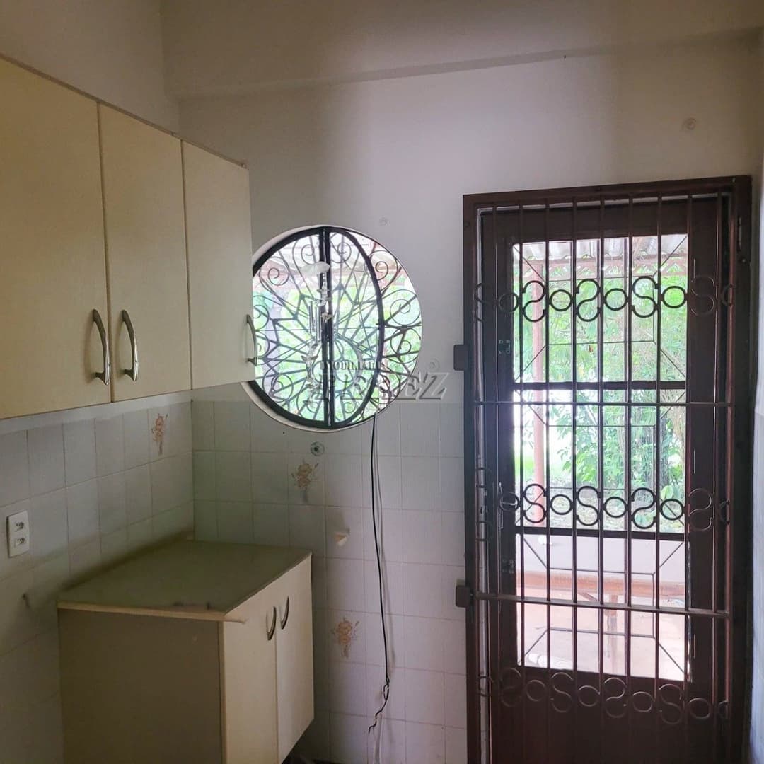 Casa à venda na região central em Londrina - Amplo Terreno e Potencial Residencial ou Comercial! - Foto 4