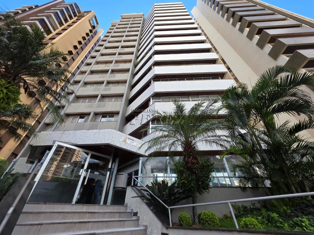 Apartamento para alugar no Edifício Jangada no centro de Londrina - Foto 0