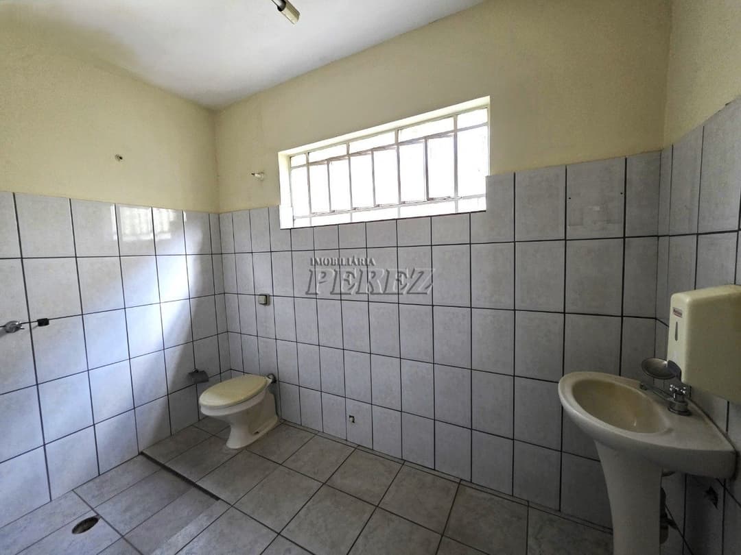 Imóvel comercial para alugar na Rua Espírito Santo no centro de Londrina - Foto 6