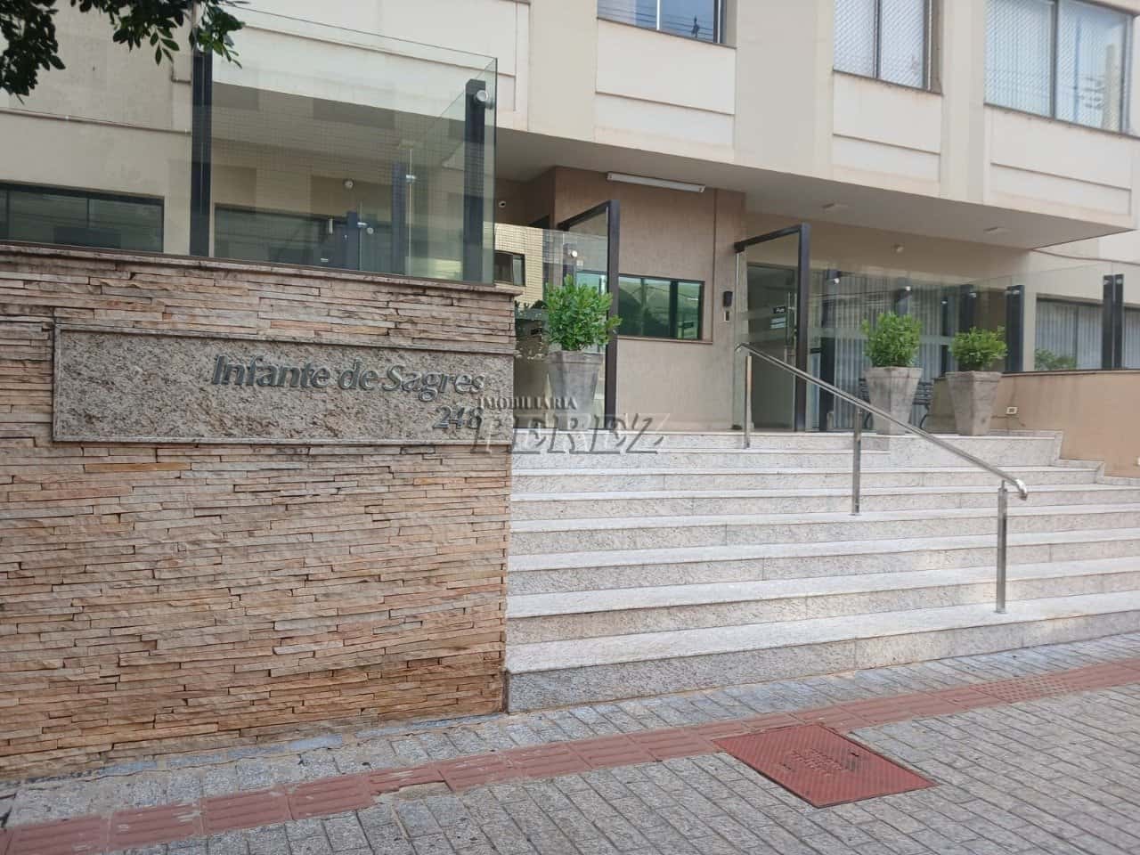 Apartamento à venda no Edifício Infante de Sagres no centro de Londrina — foto principal