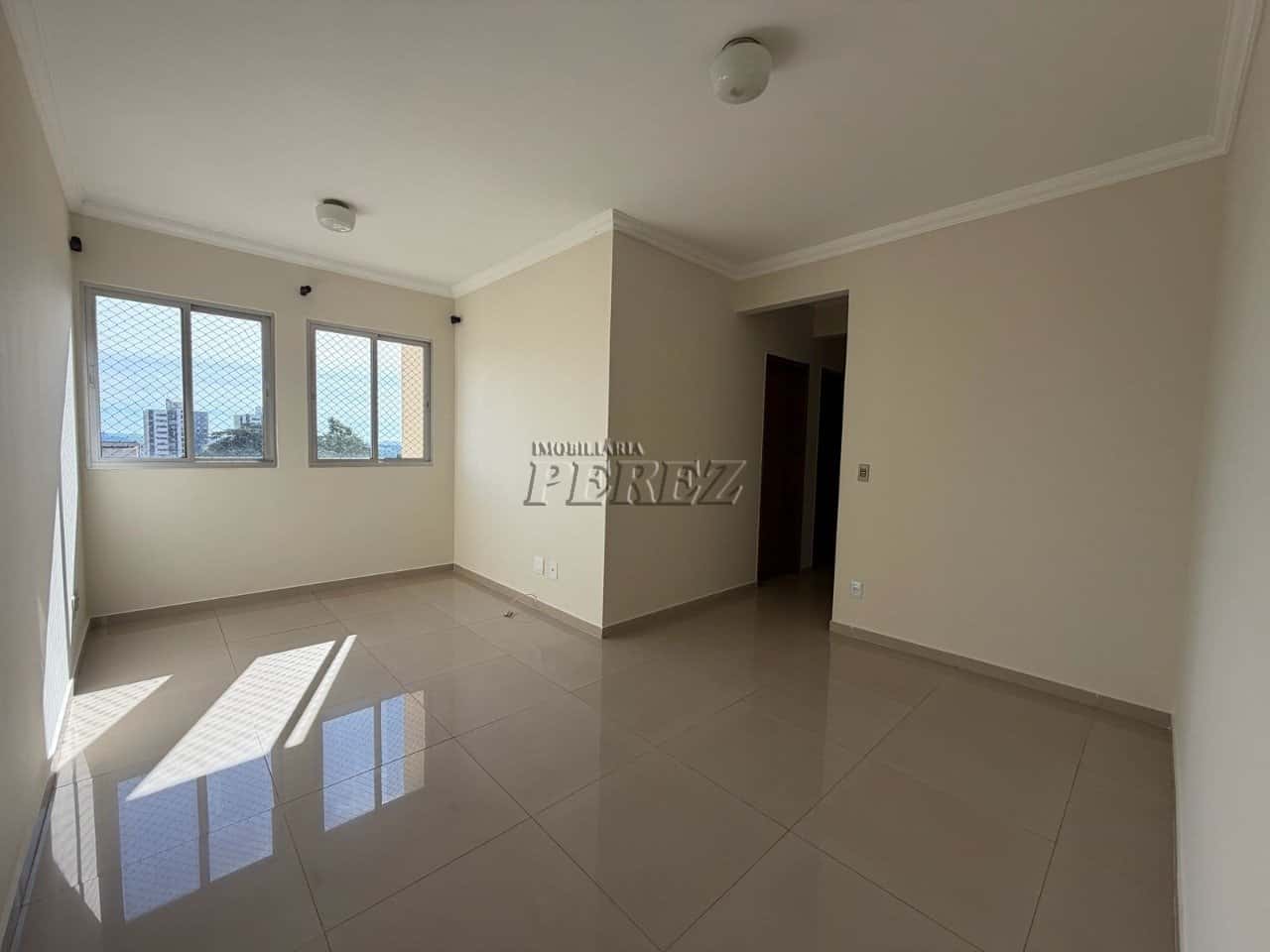 Apartamento à venda no Edifício Guilherme Baer na região leste de Londrina — foto principal