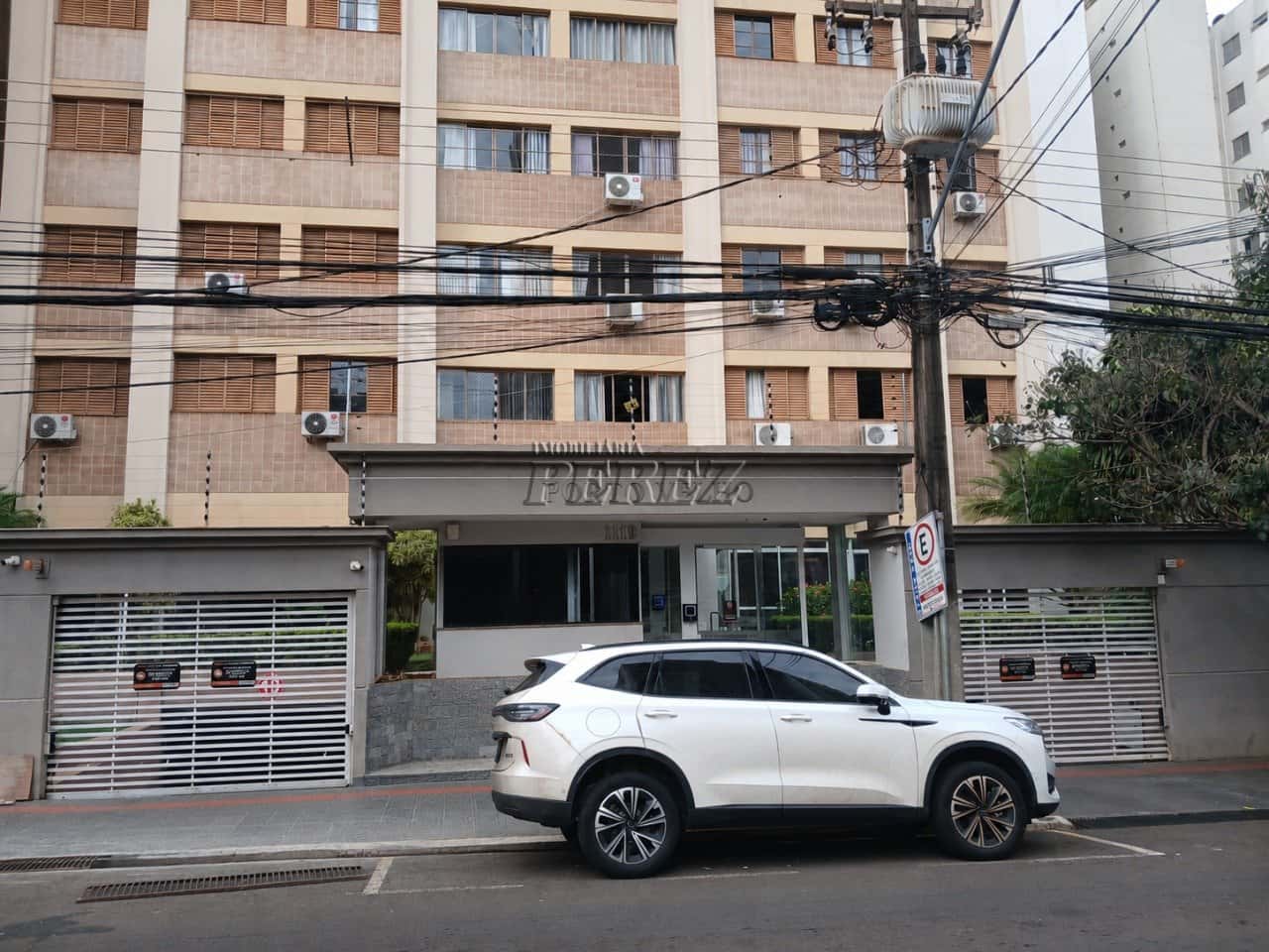 Apartamento à venda no Edifício Porto Velho no centro de Londrina — foto principal