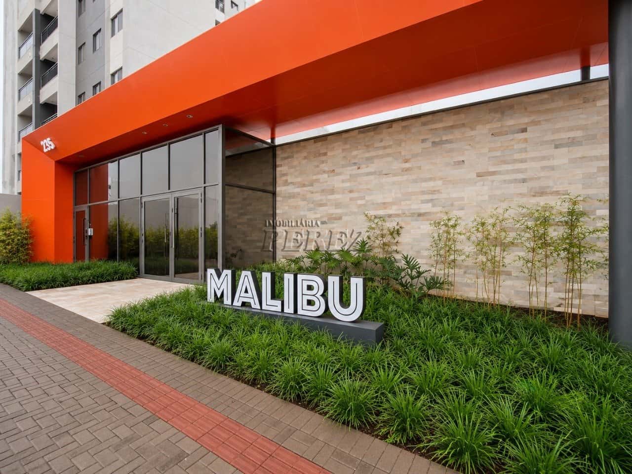 Apartamento à venda no Edifício Malibu na região sul de Londrina - Aurora — foto principal